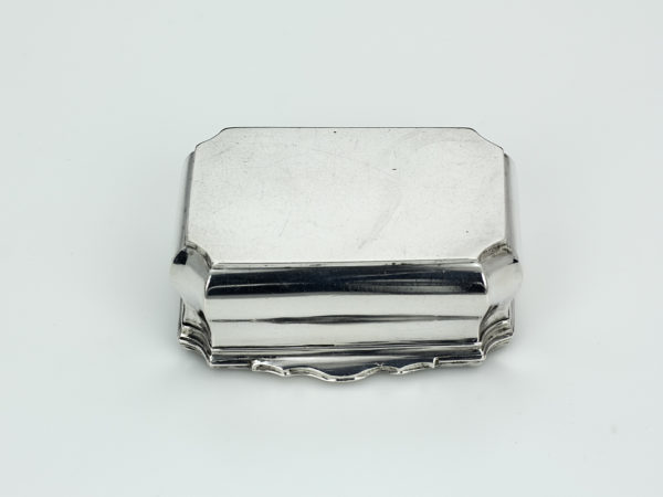 Zilveren snuifdoos met parelmoer deksel uit 1775-13640