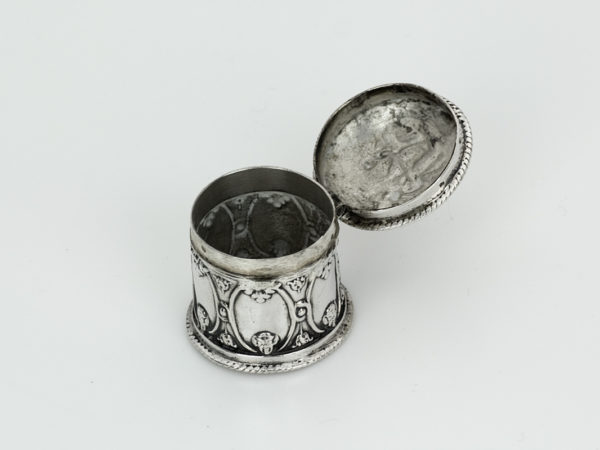 Zilveren loddereindoosje uit 1737-13692