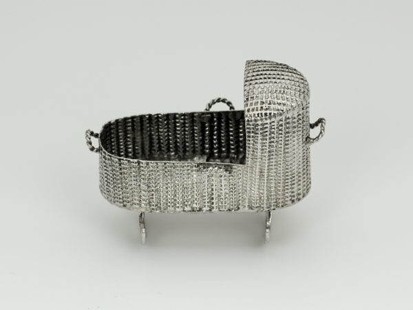 Zilveren miniatuur schommelwieg uit 1781-14090