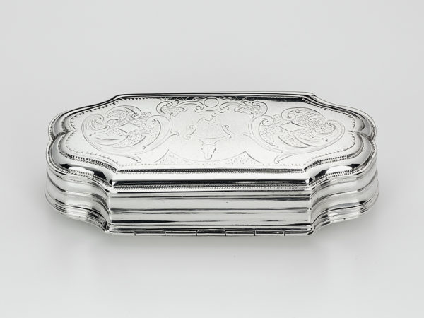 Zilveren tabaksdoos met gravering uit 1764 of 1787-14503