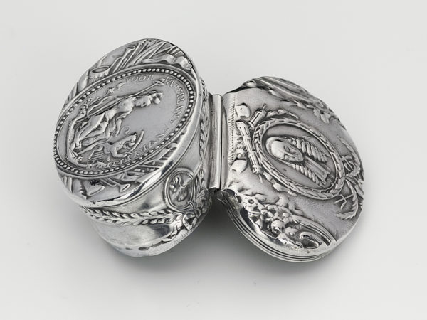 Zilveren snuifdoos met afbeelding van oud burgemeester Hooft van Amsterdam 4e kwart 18e eeuw-14992