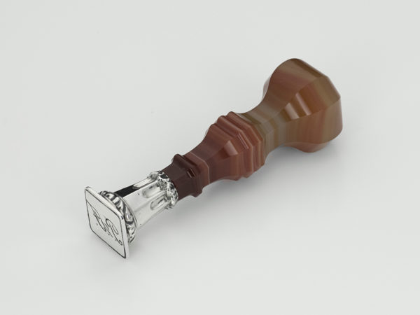 Zilveren lakstempel met agaten greep 1814-1905-14980