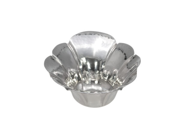 Zilveren gehamerd bonbonschaaltje uit 1931-15410