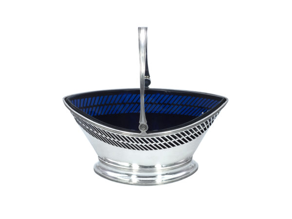 Zilveren suikercoupe met blauw glazen binnenbak uit 1804