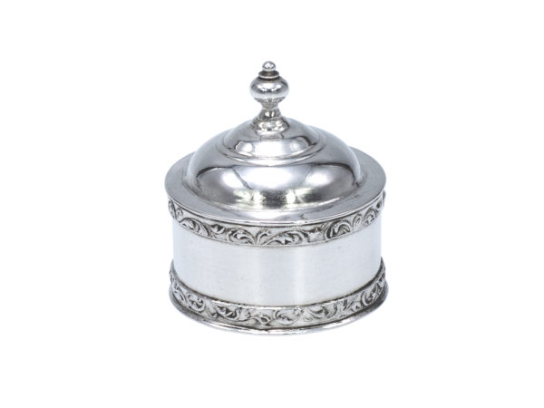 Zilveren miniatuur tabakspot met binnendeksel uit 1768