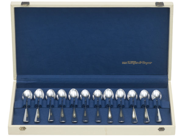 12 zilveren mokka/espressolepeltjes Hollands glad uit 1972