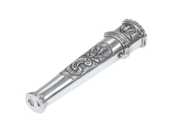 Zilveren knipkoker uit 1779 (Middelburg) met 3 pijpenraggers