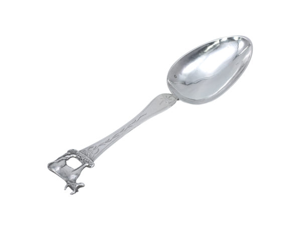 Zilveren geboortelepel met koe uit 1857