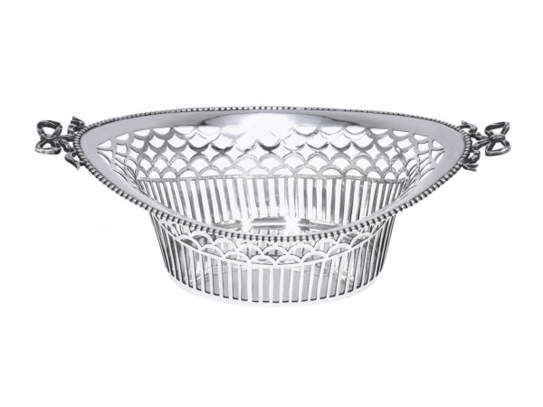 Zilveren bonbonmandje uit 1921