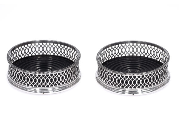 Stel zilveren flessenbakken met houten bodem 1780 of 1804