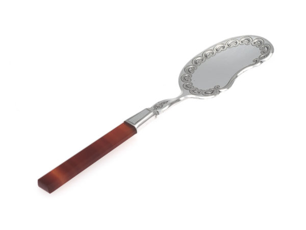 Zilveren boterspatel met gravering en agaten heft 1856-1886