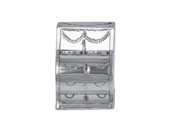 Zilveren loddereindoosje in de vorm van een secretaire uit 1803