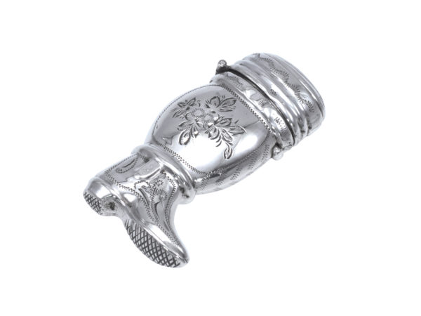 Zilveren tondeldoosje in de vorm van een laars ca. 1860-1880