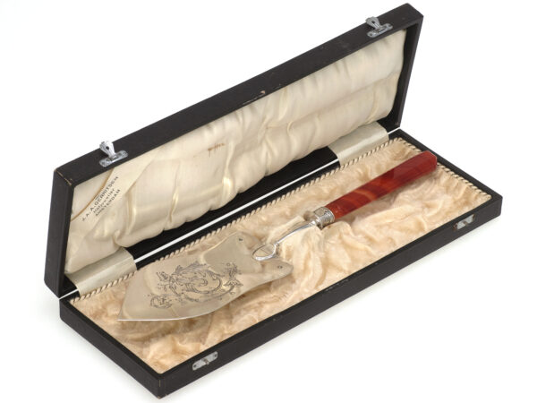 Zilveren taartschep met agaten heft uit 1865