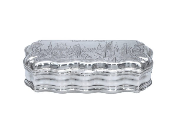 Zilveren tabaksdoos met gravering van Amsterdam en Rotterdam uit 1753 of 1776