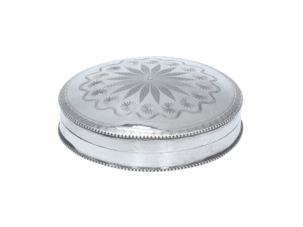 Zilveren pillendoosje met gravering uit 1825