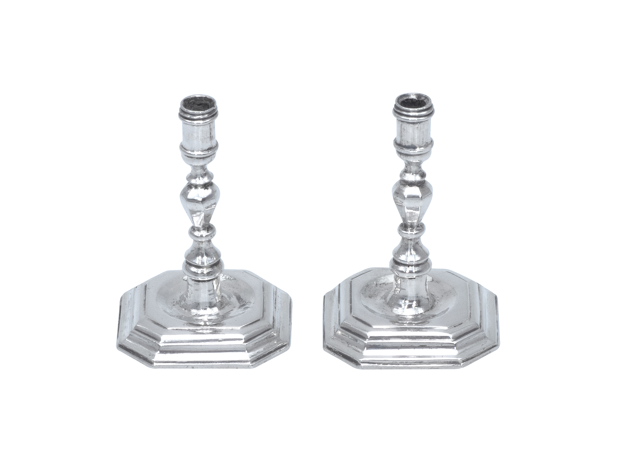 Stel zilveren miniatuur kandelaars uit 1750